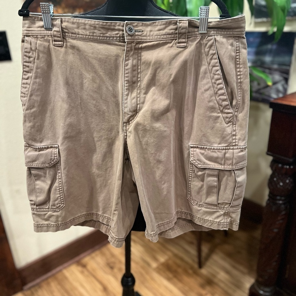 Columbia cargo shorts size 36 in GUC